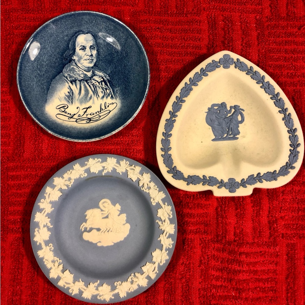 Wedgewood small plates/coaster/ashtray set of 3
